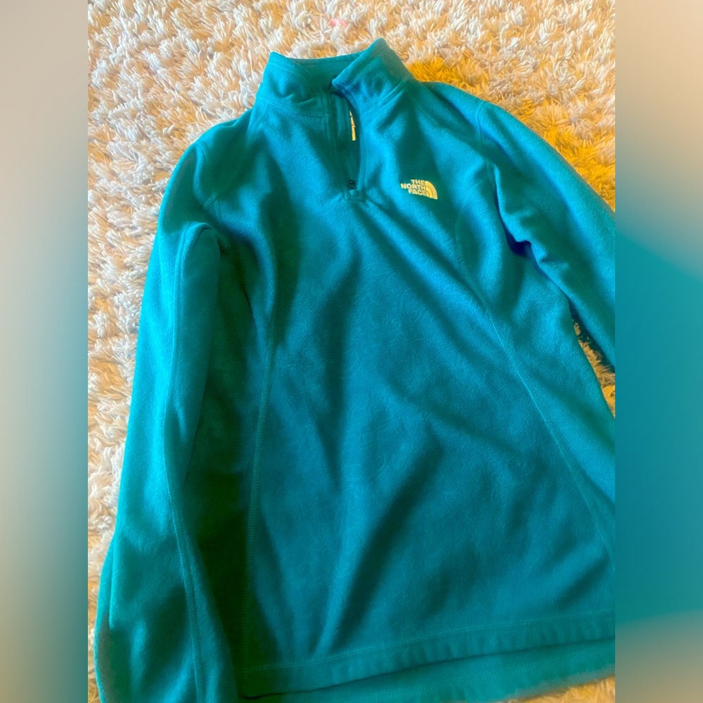 Small blue north face sweater